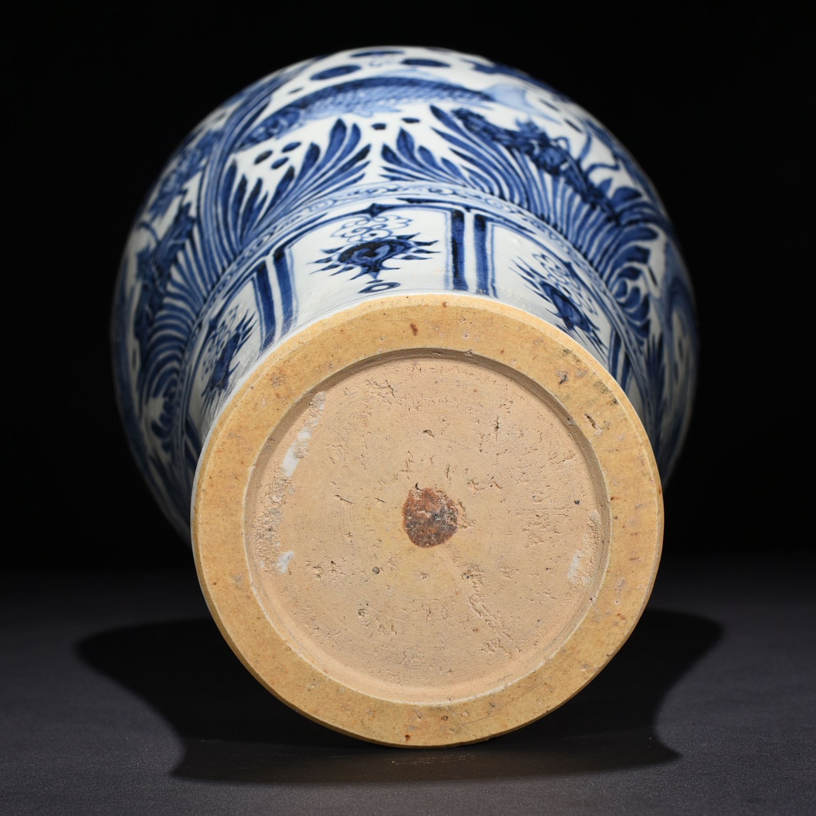 Yuan Dynasty blue and white fish and algae pattern plum vase