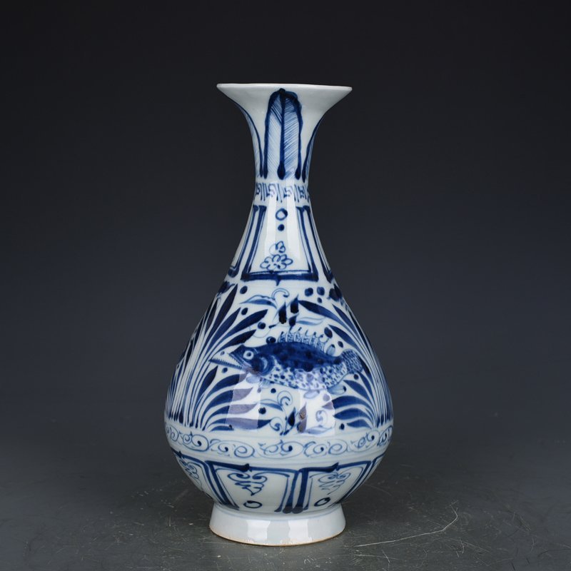 Yuan Dynasty blue and white fish and algae pattern jade pot spring vase