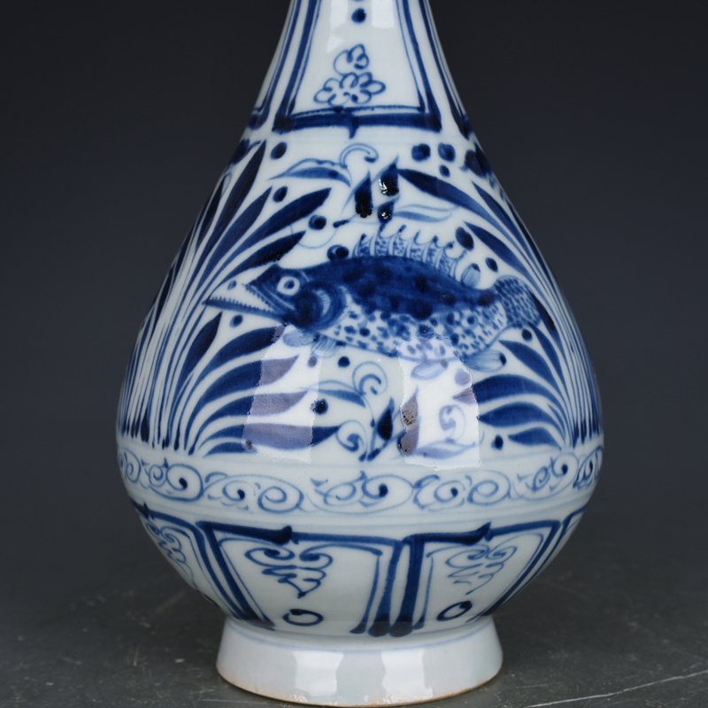 Yuan Dynasty blue and white fish and algae pattern jade pot spring vase