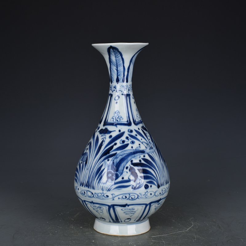 Yuan Dynasty blue and white fish and algae pattern jade pot spring vase
