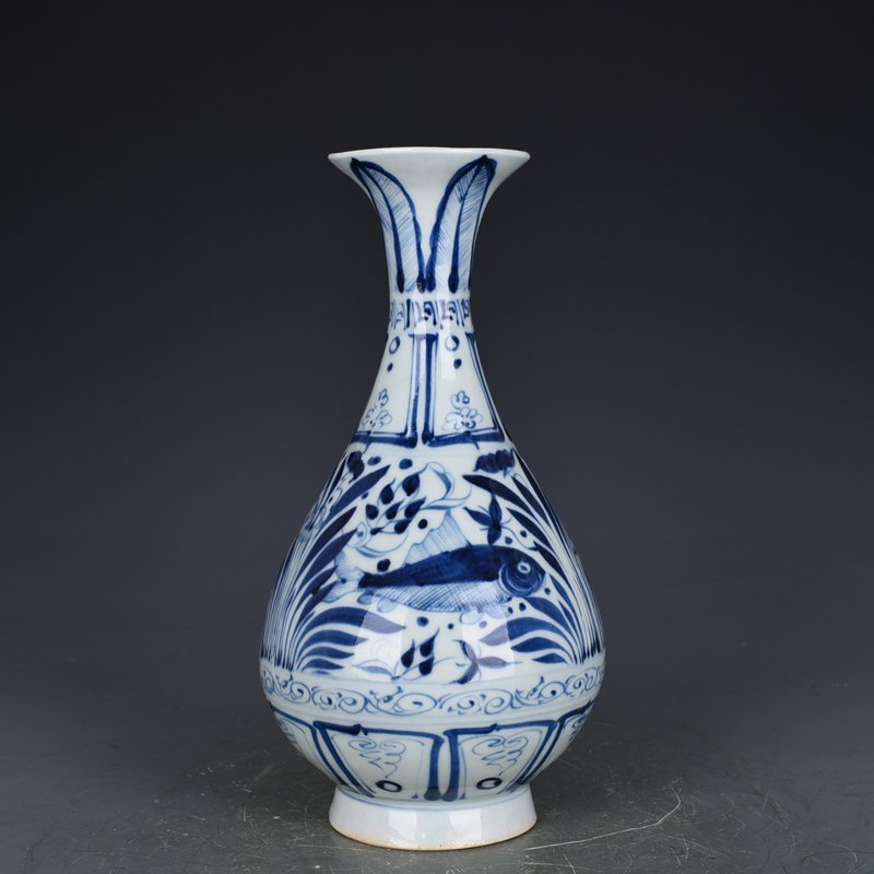 Yuan Dynasty blue and white fish and algae pattern jade pot spring vase