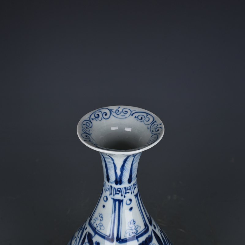 Yuan Dynasty blue and white fish and algae pattern jade pot spring vase