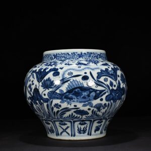 Yuan Dynasty blue and white fish and algae pattern jar