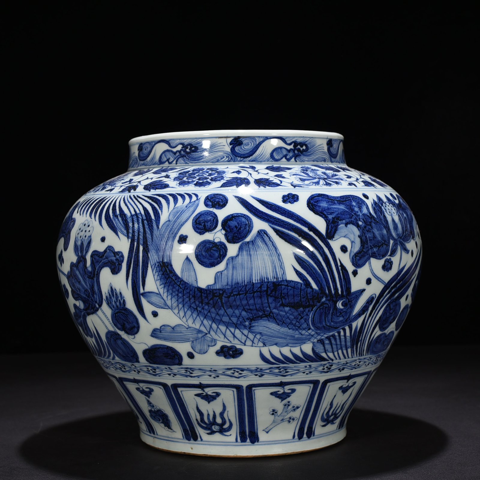 Yuan Dynasty blue and white fish and algae pattern inscribed jar