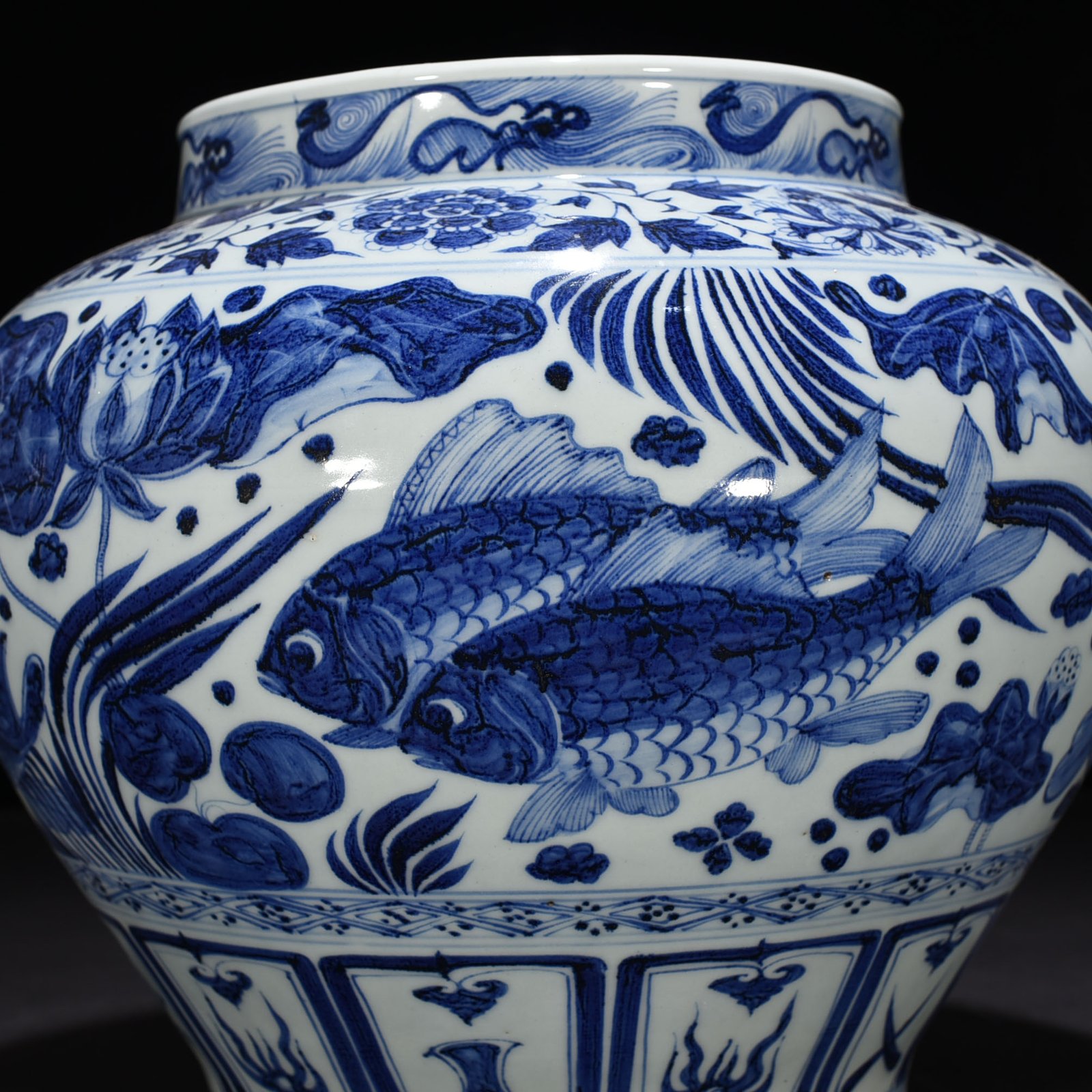 Yuan Dynasty blue and white fish and algae pattern inscribed jar