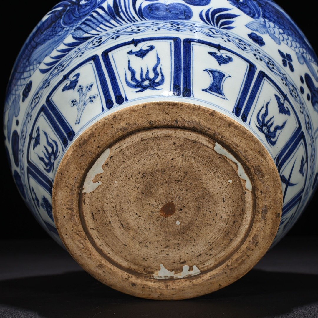Yuan Dynasty blue and white fish and algae pattern inscribed jar
