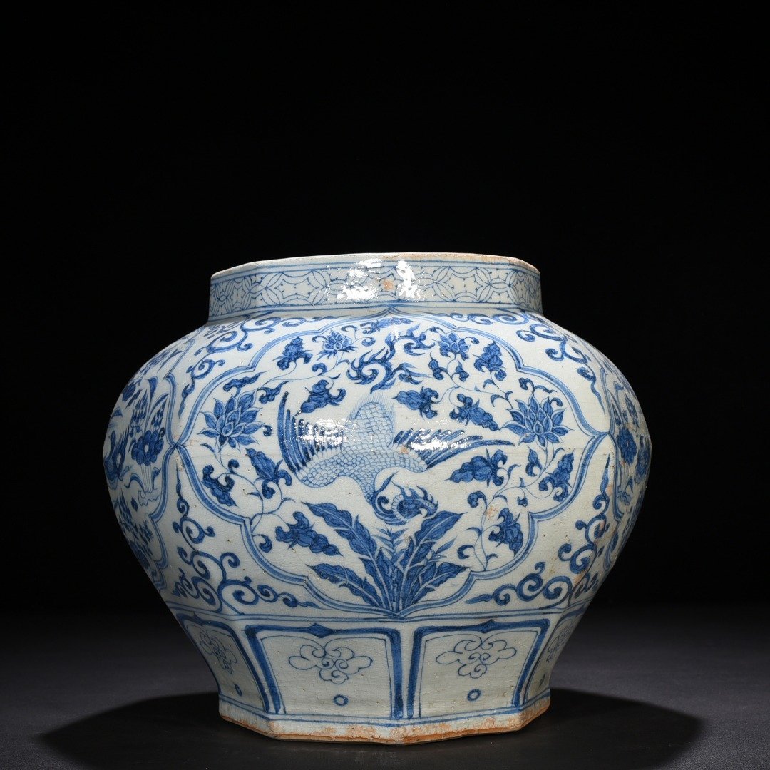 Yuan Dynasty blue and white mandarin duck and phoenix pattern octagonal jar