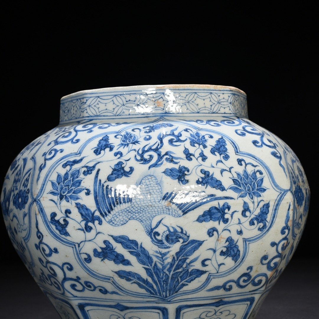 Yuan Dynasty blue and white mandarin duck and phoenix pattern octagonal jar