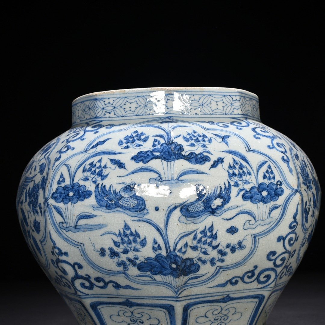Yuan Dynasty blue and white mandarin duck and phoenix pattern octagonal jar