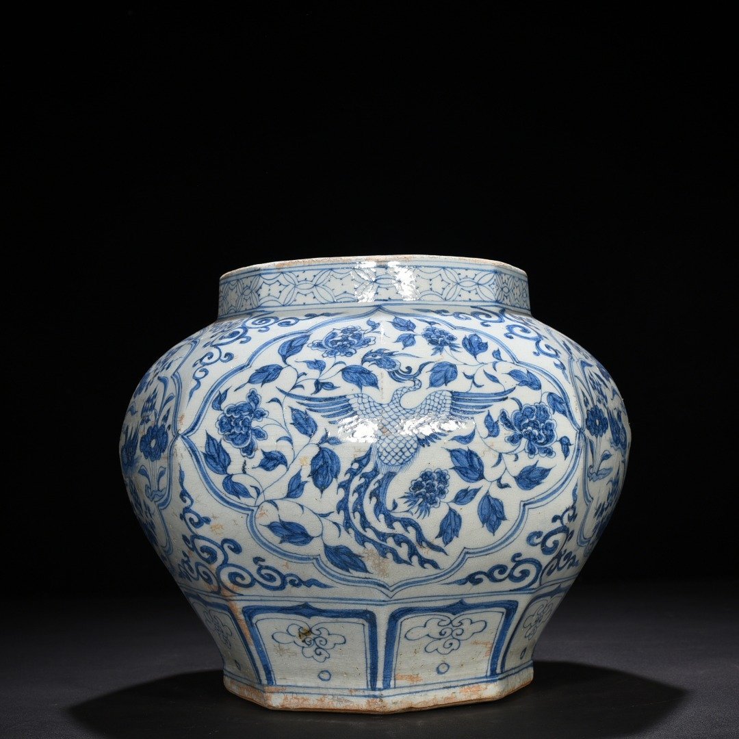 Yuan Dynasty blue and white mandarin duck and phoenix pattern octagonal jar