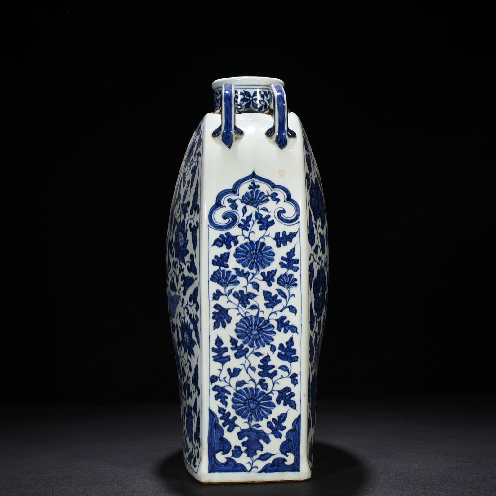 Yuan Dynasty blue and white unicorn and phoenix pattern four series flat vase