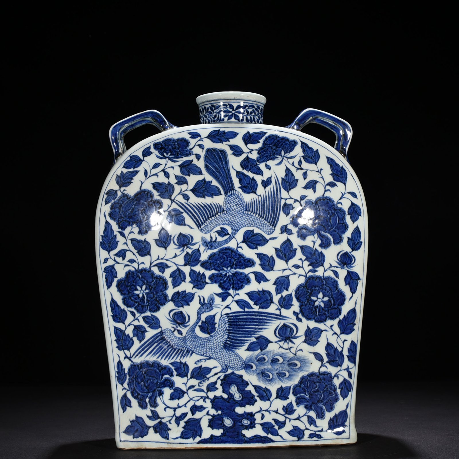 Yuan Dynasty blue and white unicorn and phoenix pattern four series flat vase