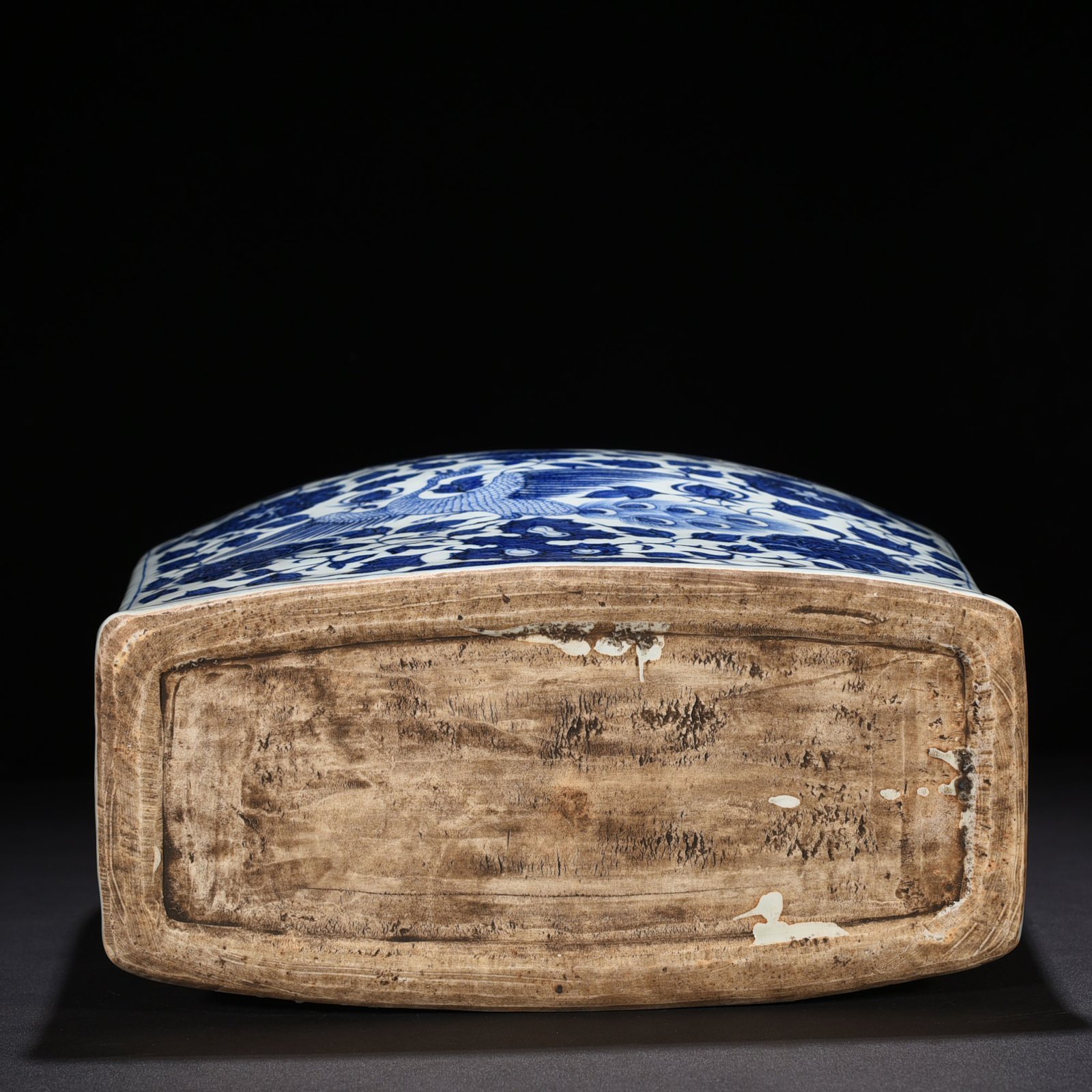 Yuan Dynasty blue and white unicorn and phoenix pattern four series flat vase