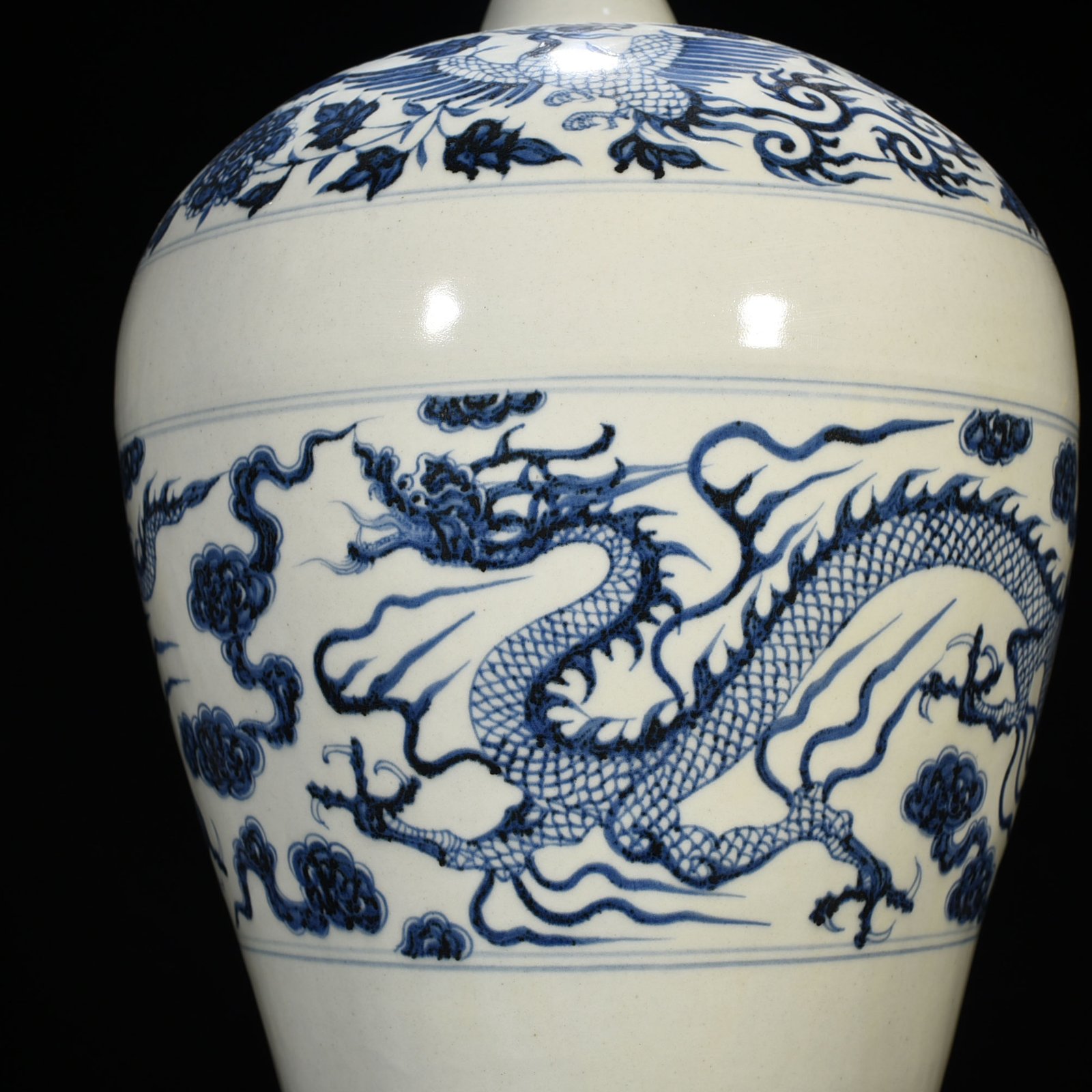 Yuan Dynasty blue and white plum vase with dragon and phoenix patterns