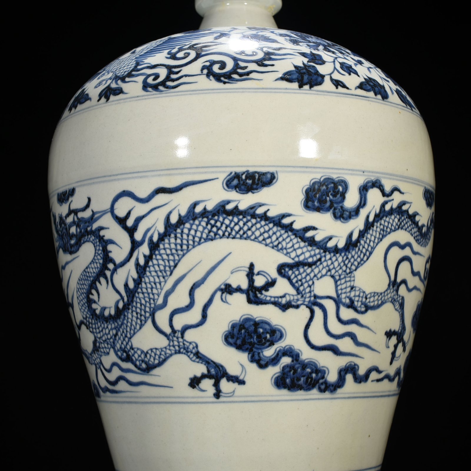Yuan Dynasty blue and white plum vase with dragon and phoenix patterns
