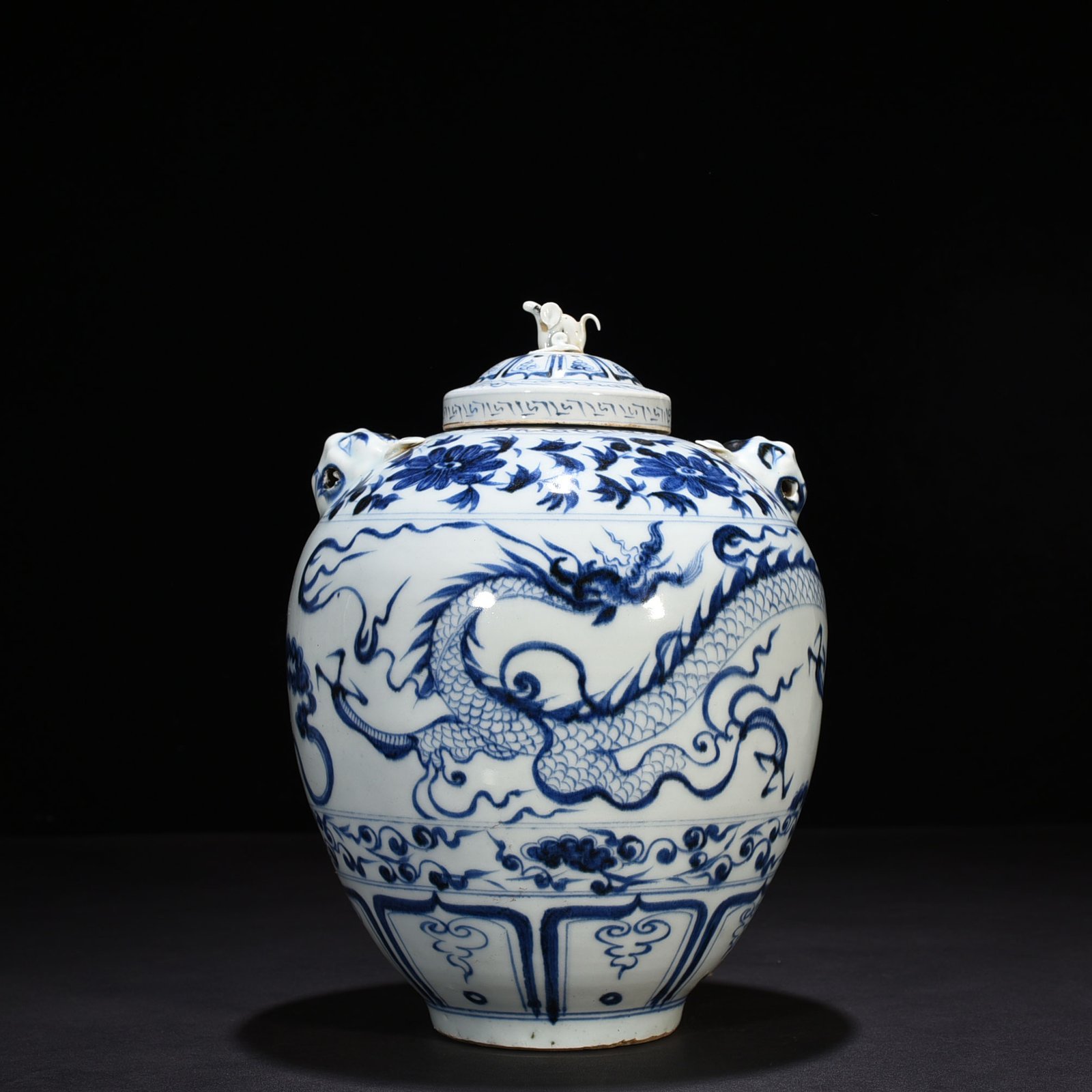 Yuan Dynasty blue and white dragon pattern animal ear lid jar