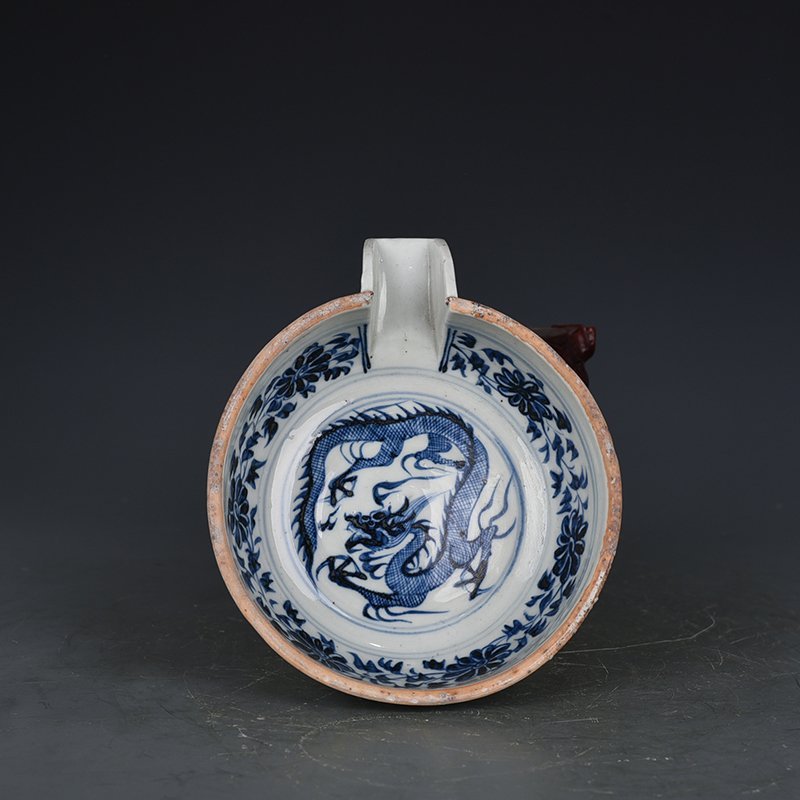 Yuan Dynasty blue and white dragon pattern porcelain vase