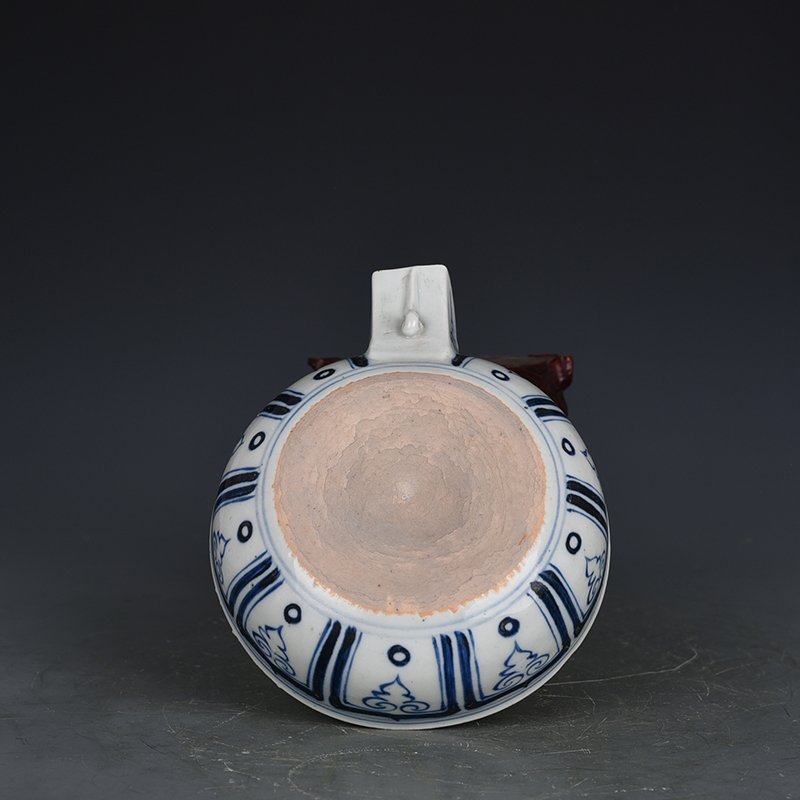 Yuan Dynasty blue and white dragon pattern porcelain vase