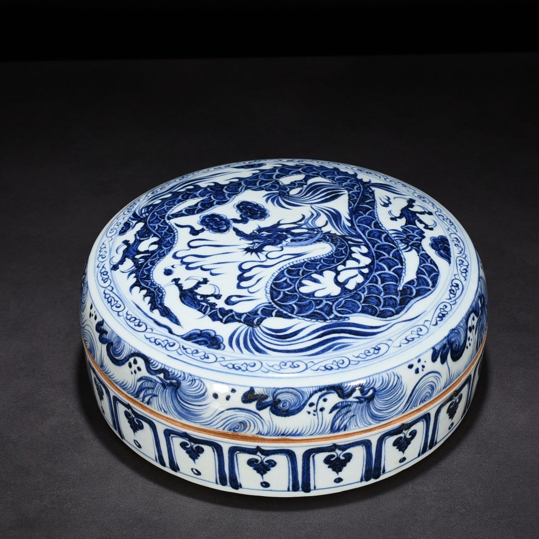 Yuan Dynasty blue and white dragon pattern inkstone cartridge
