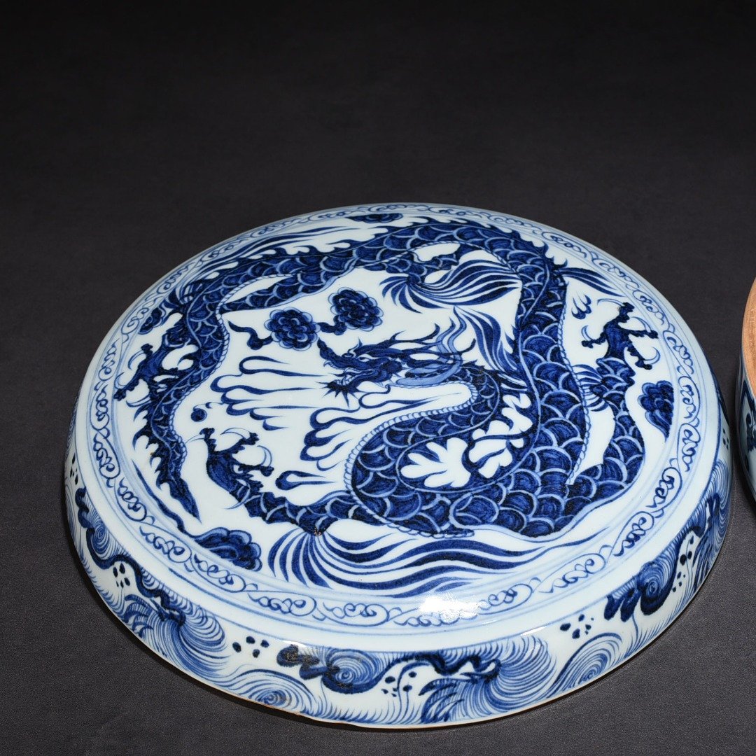 Yuan Dynasty blue and white dragon pattern inkstone cartridge