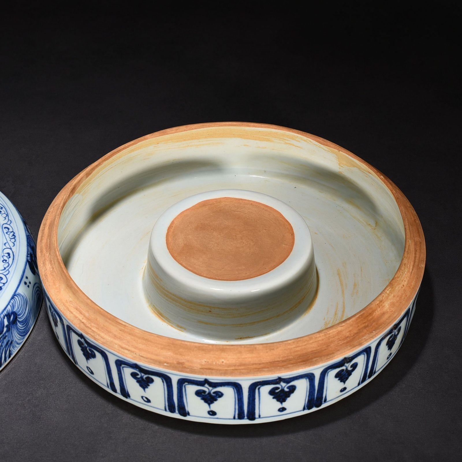 Yuan Dynasty blue and white dragon pattern inkstone cartridge