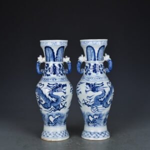 Yuan Dynasty blue and white dragon pattern elephant ear vase