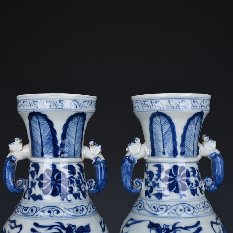 Yuan Dynasty blue and white dragon pattern elephant ear vase