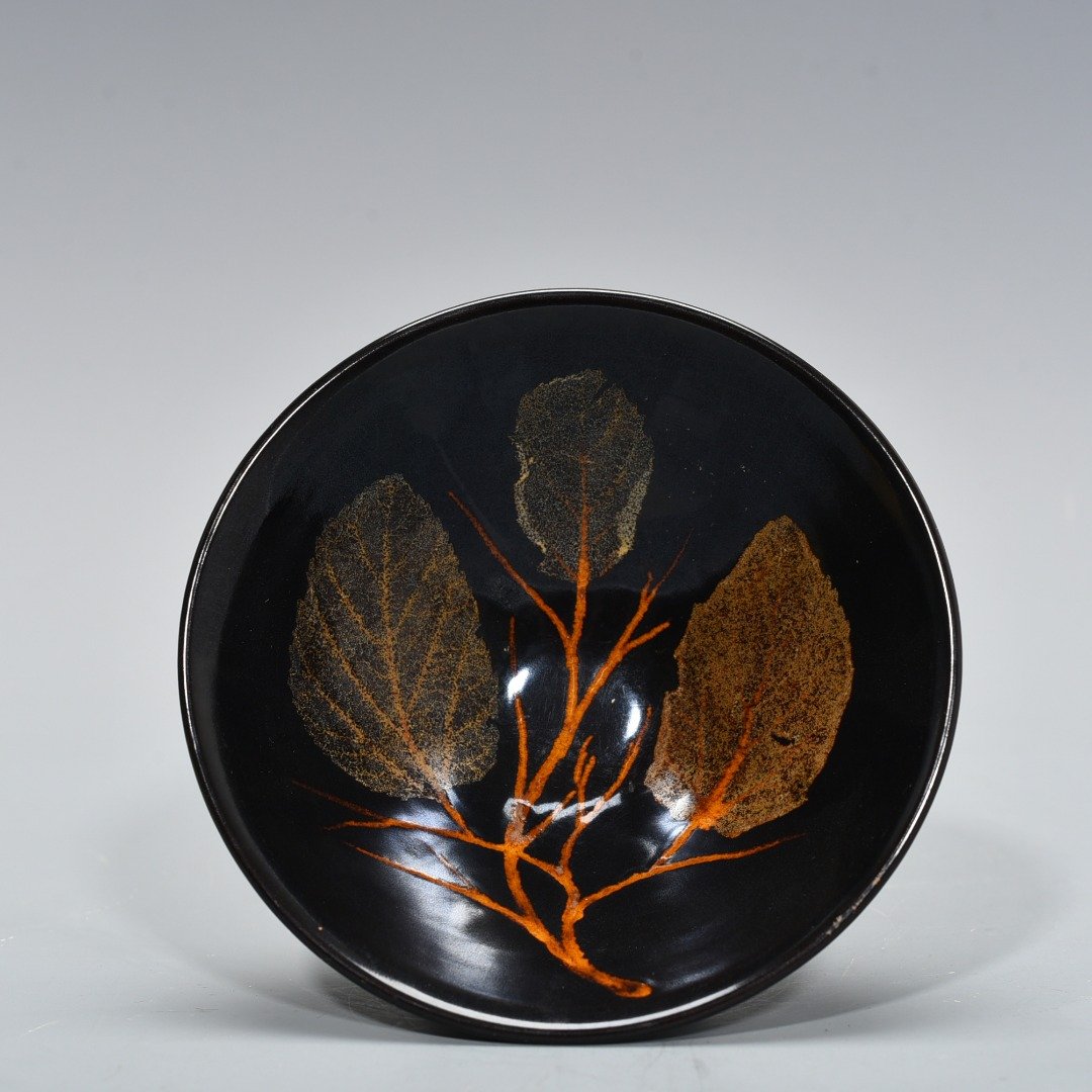 Song Dynasty Jizhou kiln wood leaf bowl and bamboo hat bowl real leaf one