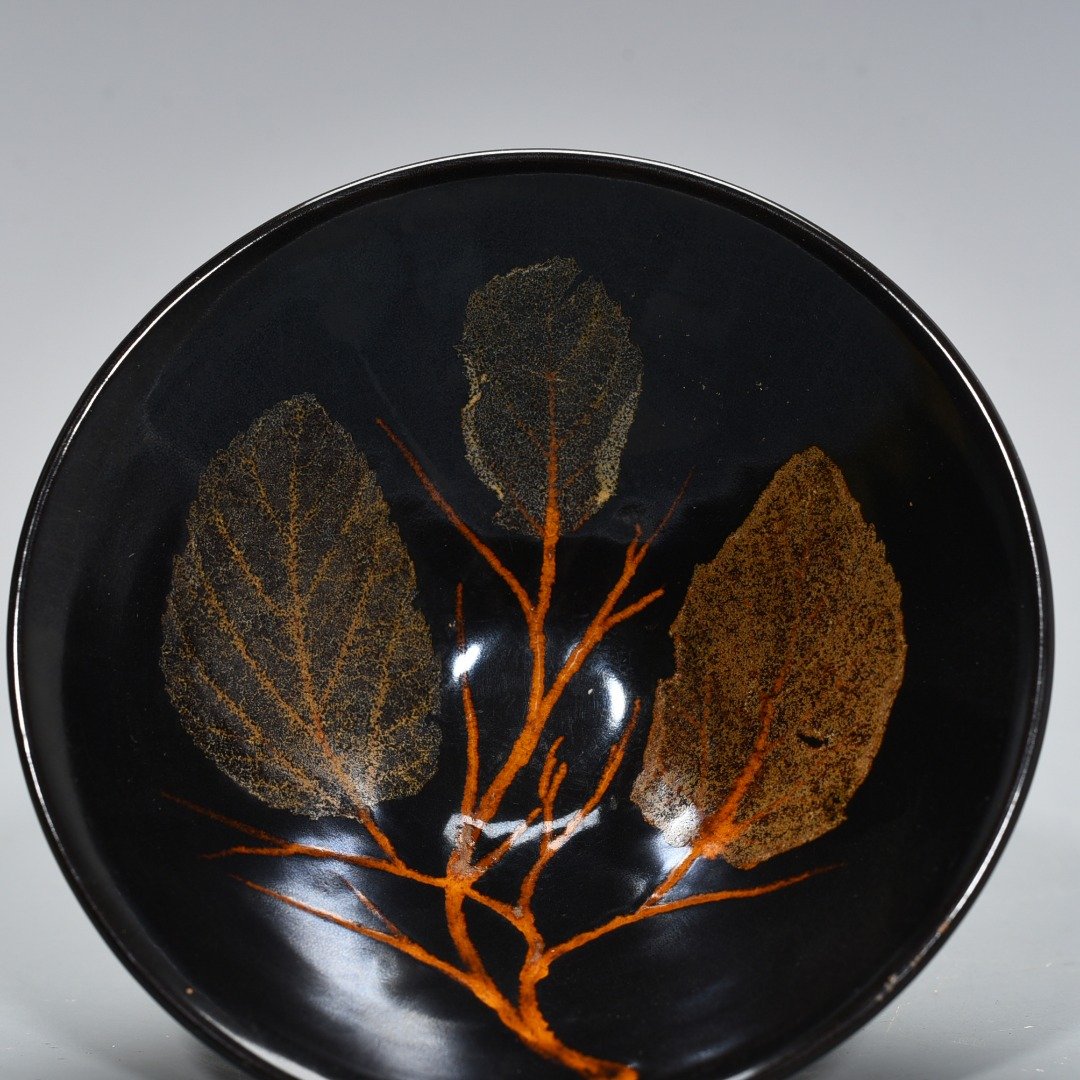 Song Dynasty Jizhou kiln wood leaf bowl and bamboo hat bowl real leaf one