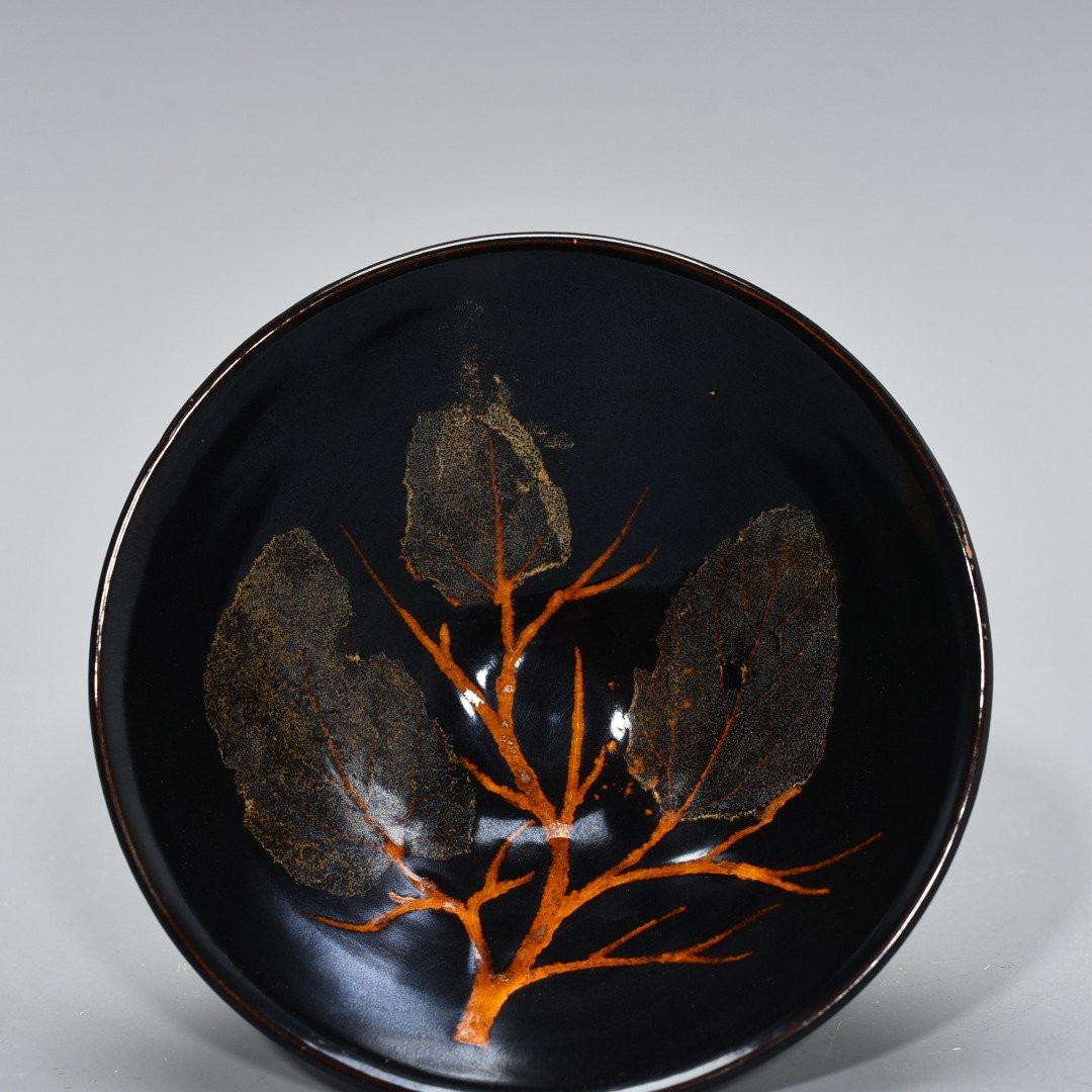 Song Dynasty Jizhou kiln wood leaf bowl and bamboo hat bowl real leaf three
