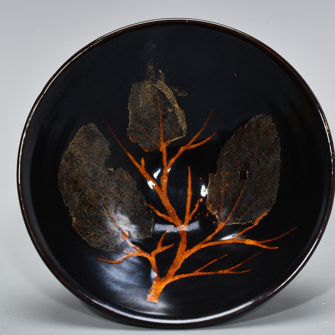 Song Dynasty Jizhou kiln wood leaf bowl and bamboo hat bowl real leaf three