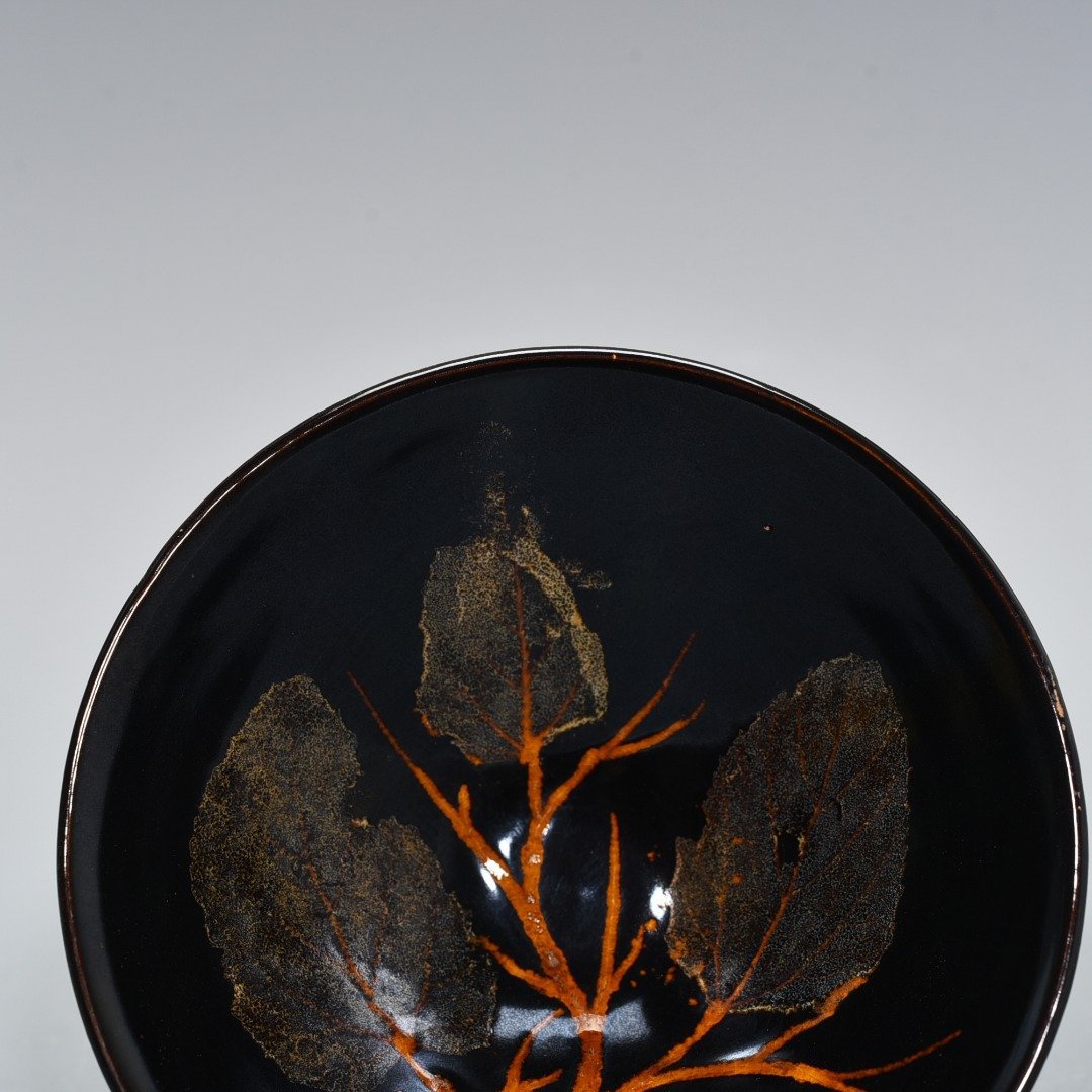 Song Dynasty Jizhou kiln wood leaf bowl and bamboo hat bowl real leaf three