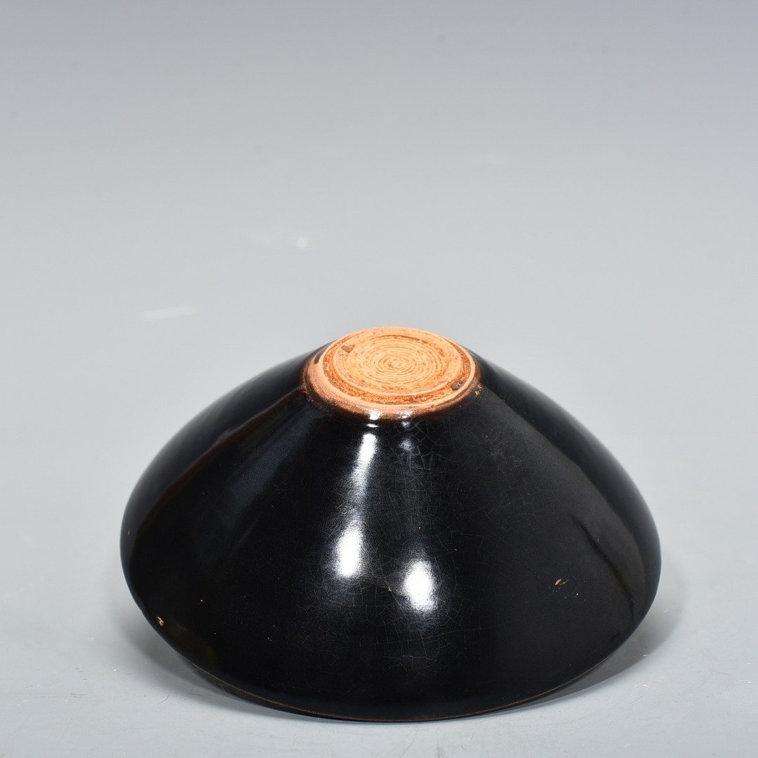 Song Dynasty Jizhou kiln wood leaf bowl and bamboo hat bowl real leaf three