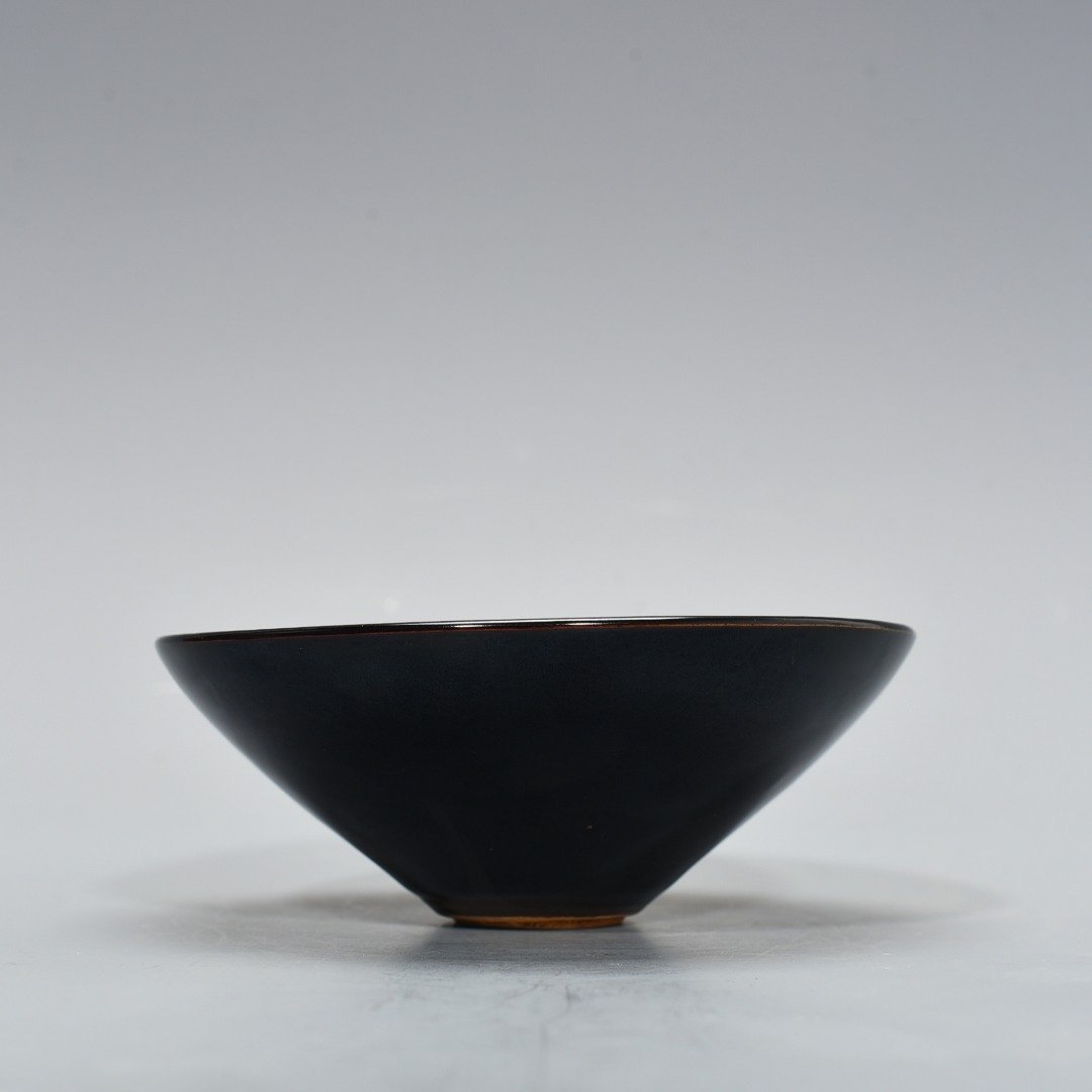Song Dynasty Jizhou kiln wood leaf bowl and bamboo hat bowl real leaf three