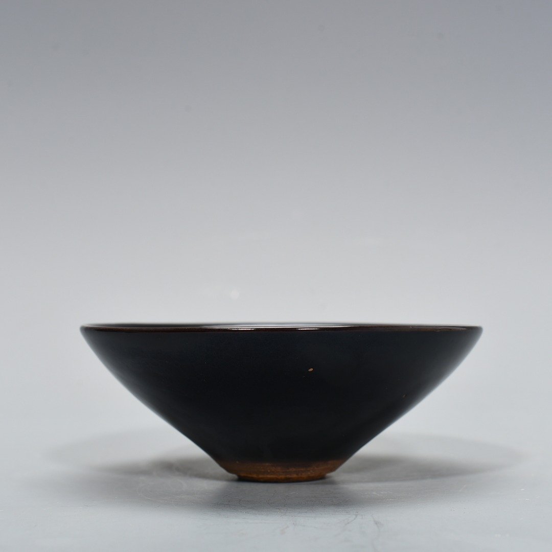 Song Dynasty Jizhou kiln wood leaf bowl and bamboo hat bowl real leaf four
