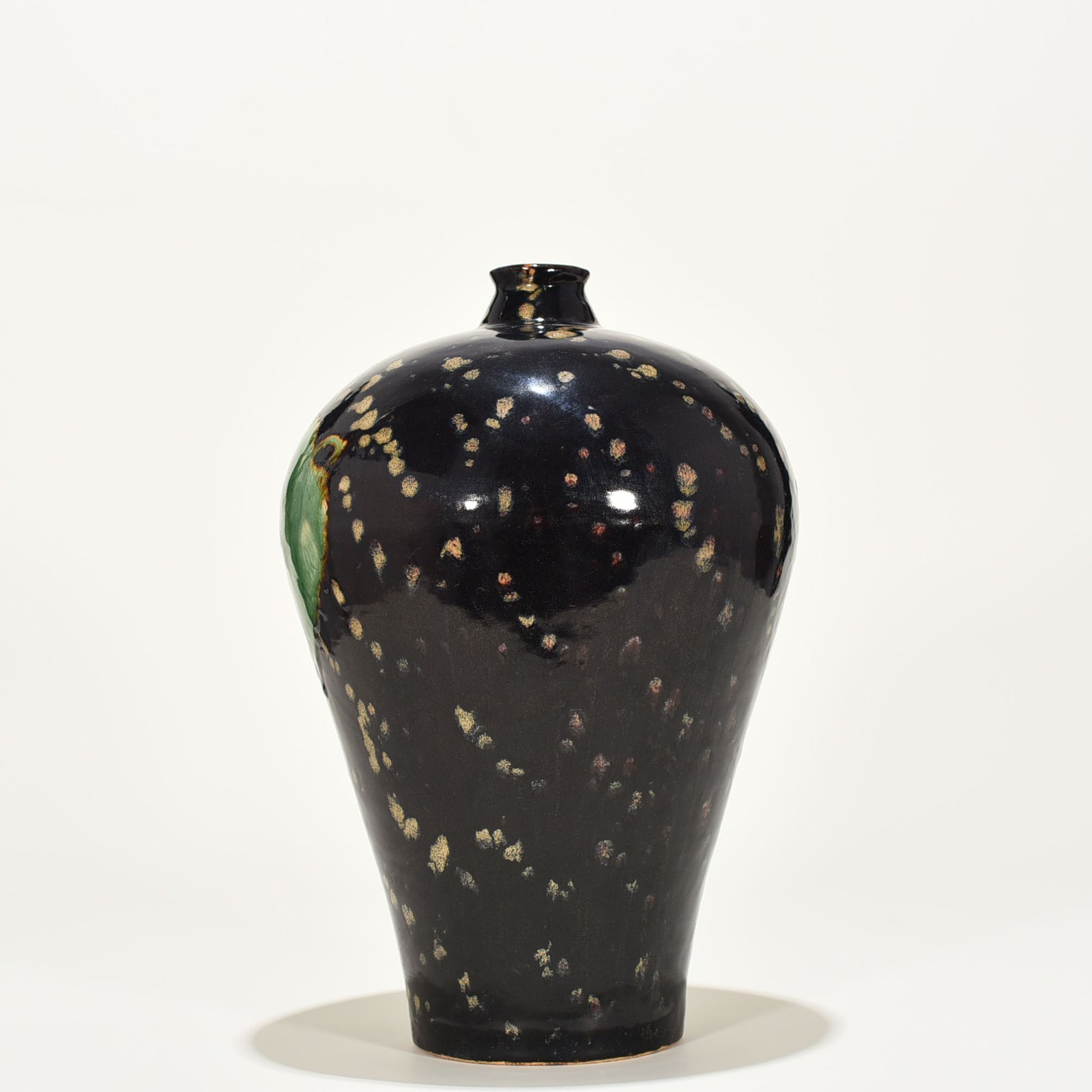 Song Dynasty Jizhou kiln wood leaf pattern plum vase