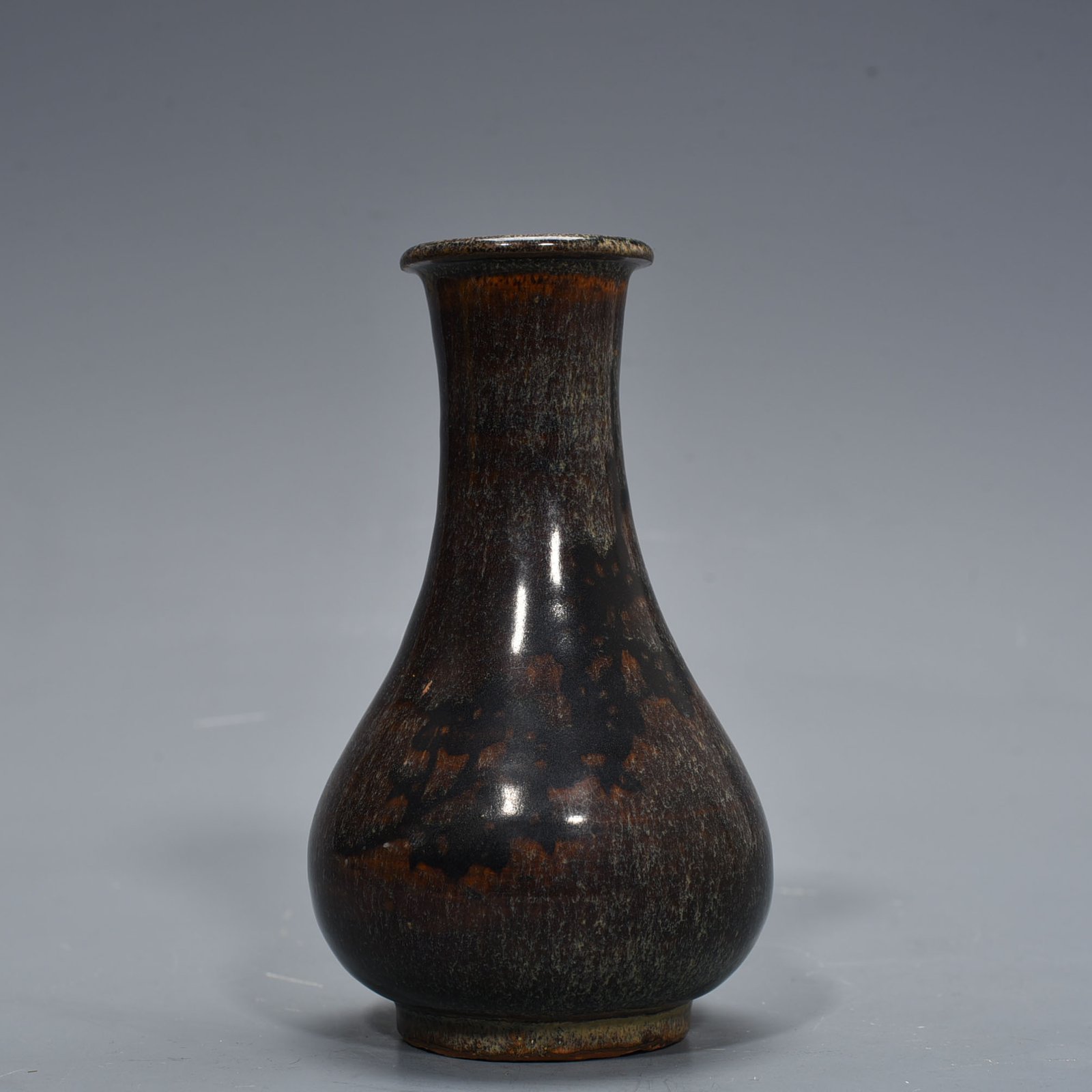 Song Dynasty Jizhou kiln plum pattern vase