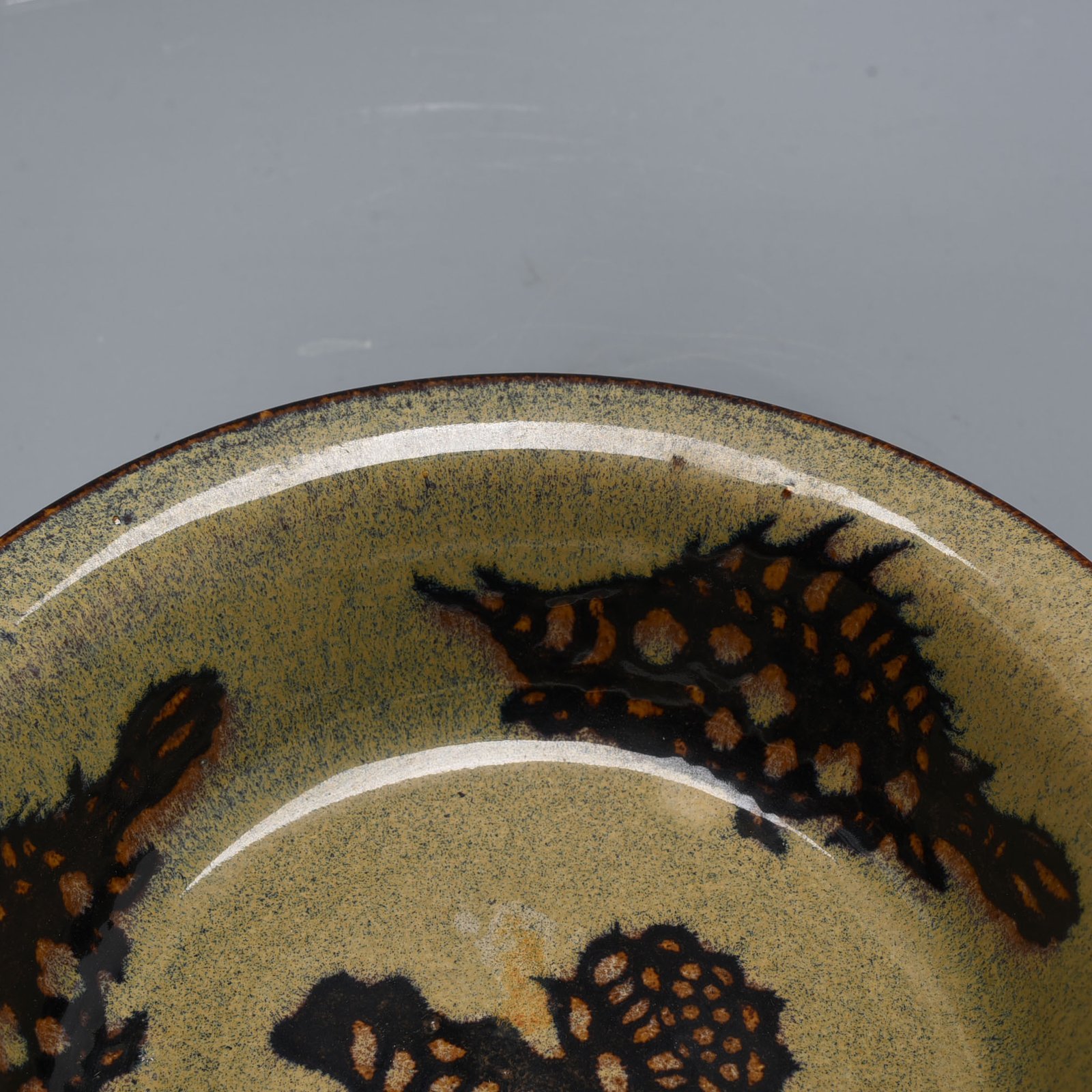 Song Dynasty Jizhou kiln fish and algae pattern folded rim bowl