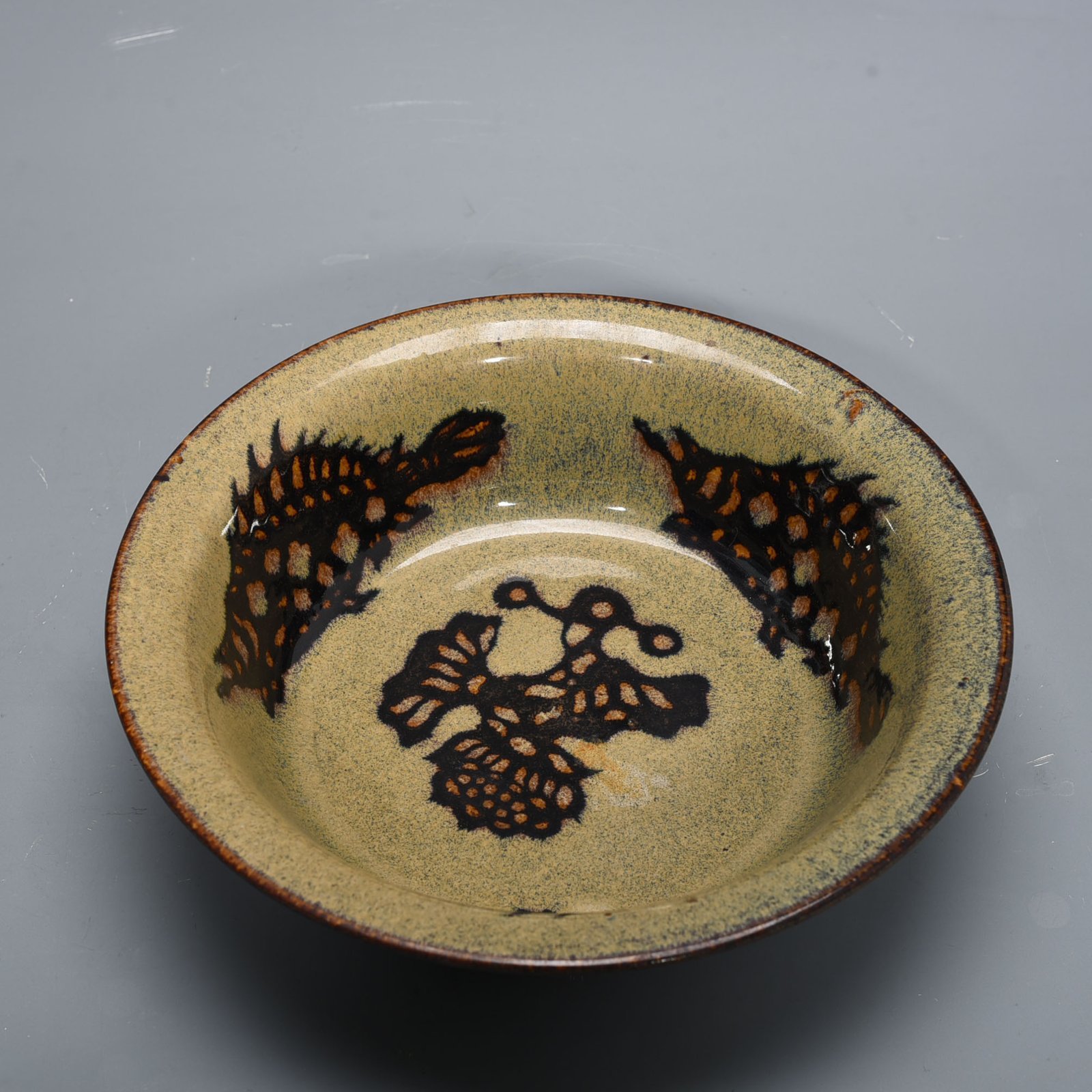 Song Dynasty Jizhou kiln fish and algae pattern folded rim bowl