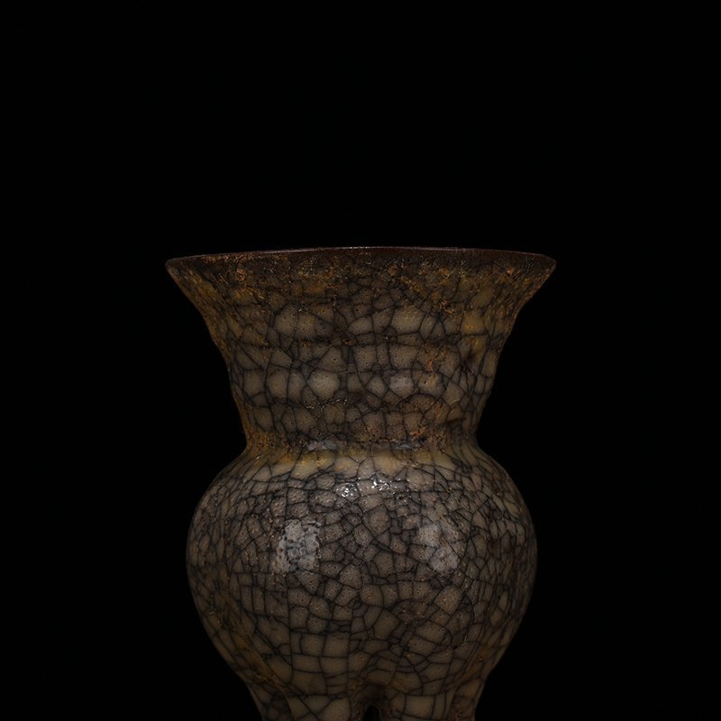 Song Dynasty Ge Kiln Ancient Porcelain Vase Specifications