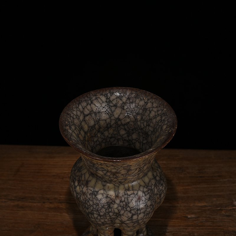 Song Dynasty Ge Kiln Ancient Porcelain Vase Specifications