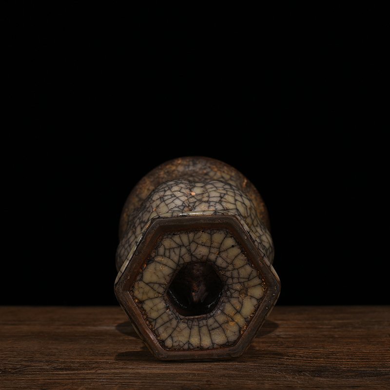 Song Dynasty Ge Kiln Ancient Porcelain Vase Specifications