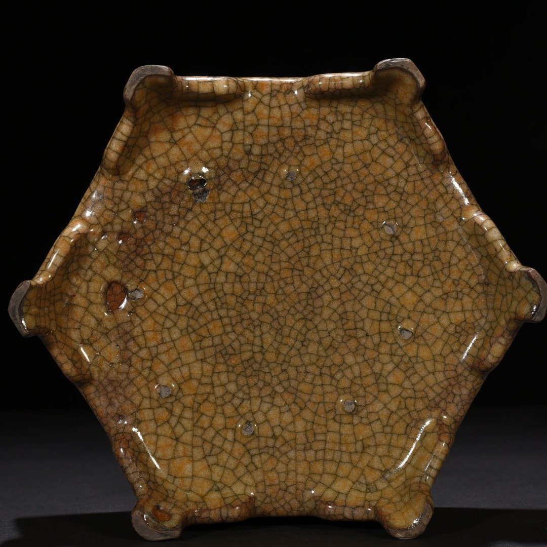 Song Dynasty Ge kiln six-way wash