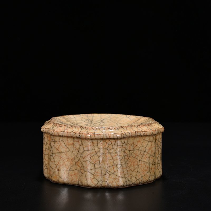 Song Dynasty Ge kiln set box inkstone lamp holder