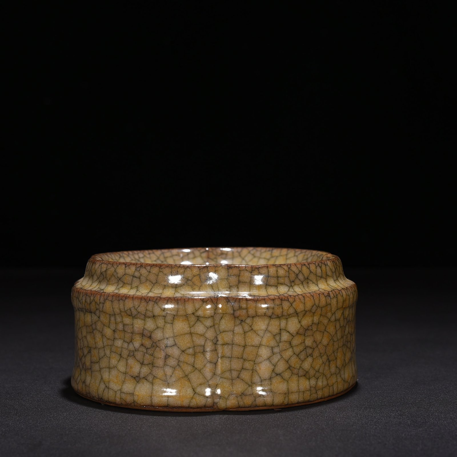 Song Dynasty Ge kiln set box pen washing pot process