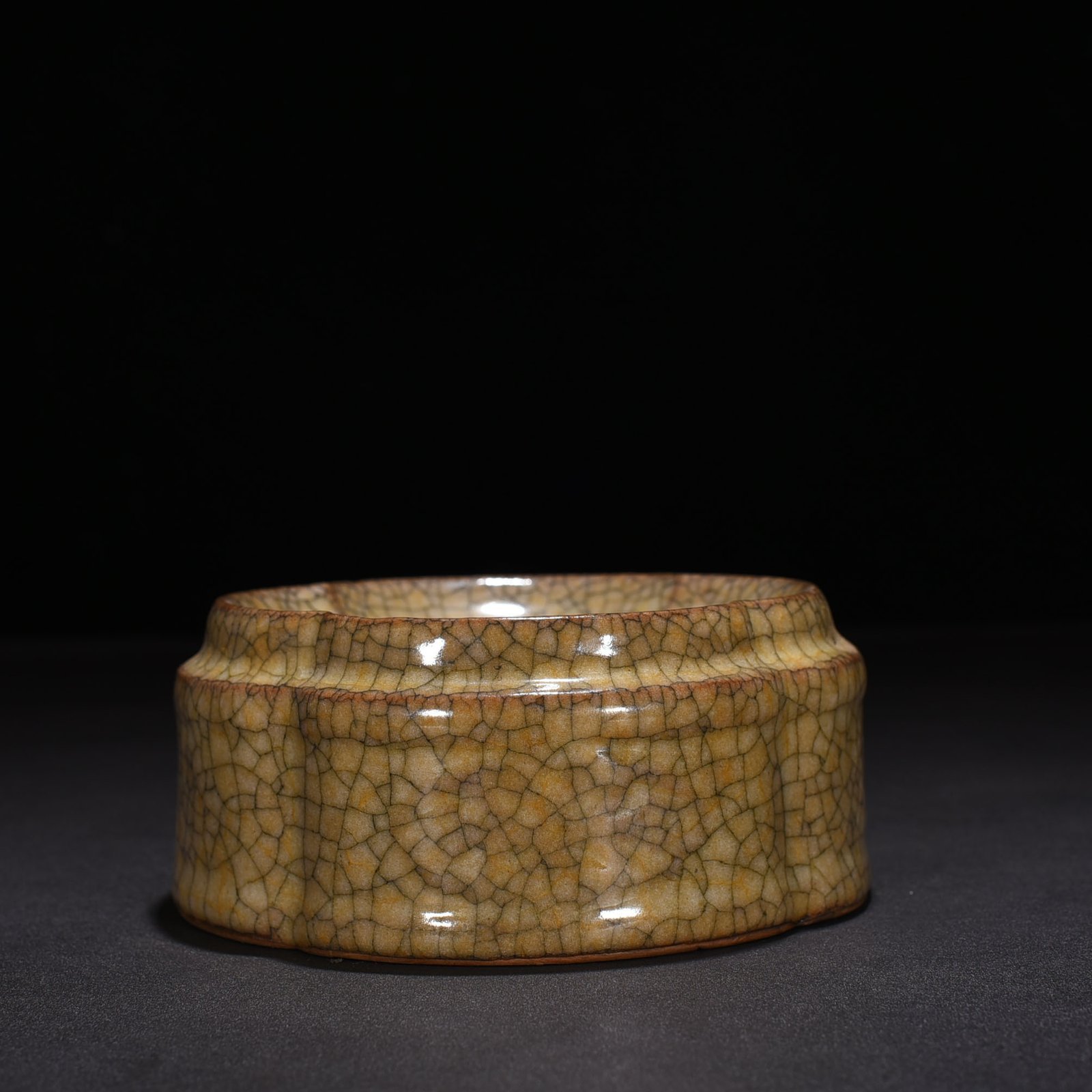 Song Dynasty Ge kiln set box pen washing pot process