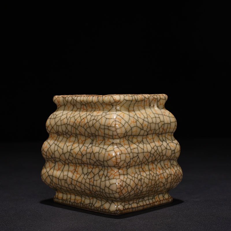 Song Dynasty Ge Kiln Pagoda Vase
