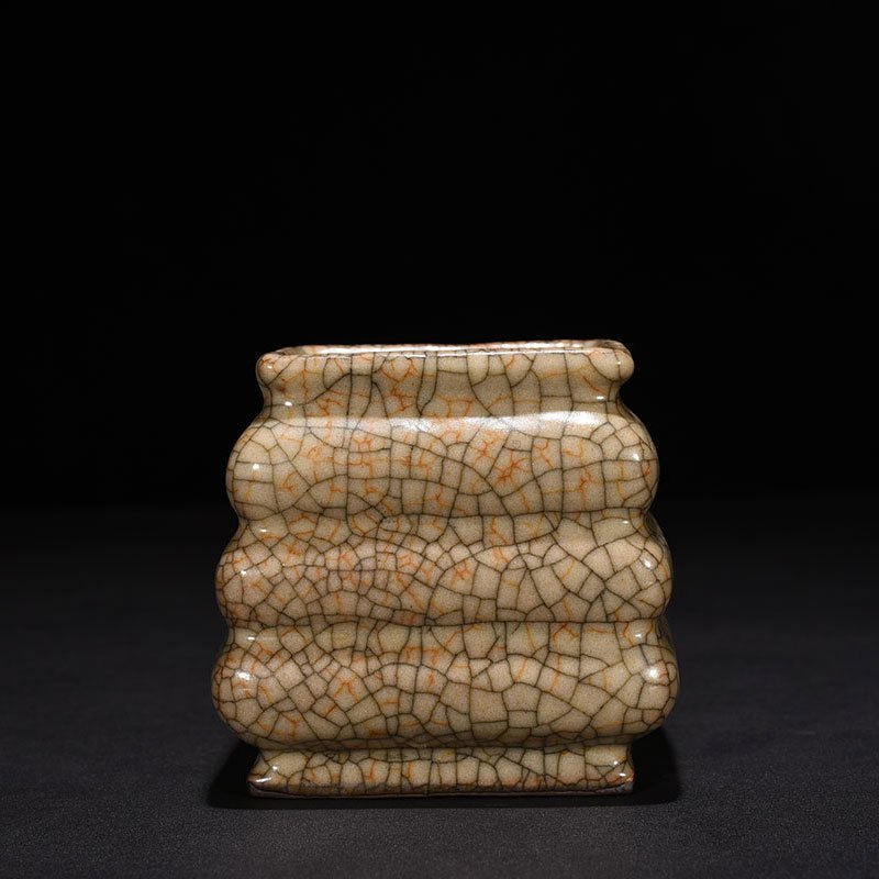 Song Dynasty Ge Kiln Pagoda Vase