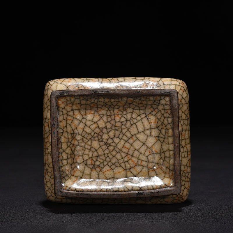 Song Dynasty Ge Kiln Pagoda Vase