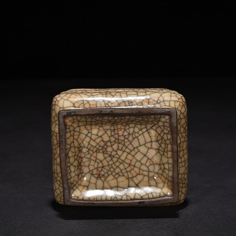Song Dynasty Ge Kiln Pagoda Vase